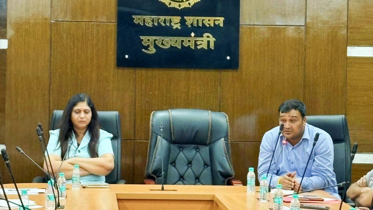 NGPRiteshG's tweet photo. मुख्यमंत्री मा. देवेंद्रजी फडणवीस यांच्या वाढदिवसानिमित्त आयोजित भव्य महाआरोग्य शिबिराच्या यशस्वी नियोजनाच्या अनुषंगाने  ३ जुलै रोजी शहरातील विविध हॉस्पिटल्सच्या प्रतिनिधींची समन्वय बैठक आयोजित करण्यात आली. मुख्यमंत्री महोदयांच्या सहसचिव मा. आशा पठाण मॅडम यांनी मार्गदर्शन केले. https://t.co/UsvzXp5CQg