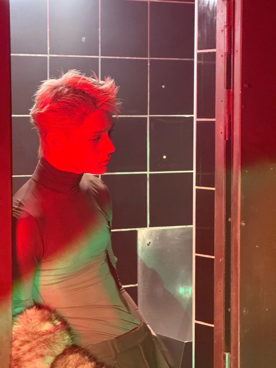 Jamesfanhere's tweet photo. @jameiicattie @Buniiiiizu @YSL Sharp, dangerous elegance: James and Saint Laurent

JAMES ASCENDS IN YSL GAZE    

#JAMESxSaintLaurent #JAMESforSaintLaurentSS27 
 #JAMES @YSL https://t.co/GilixClNDV
