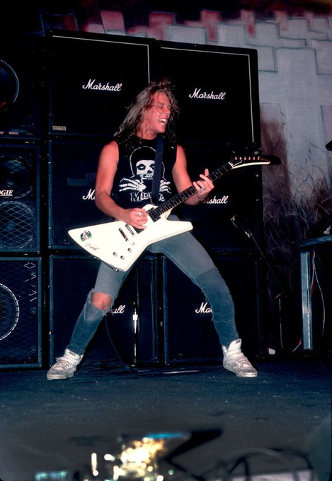 TheExtremeMusi1's tweet photo. James Hetfield in front of a wall of Marshall amps, 1986. https://t.co/zpnsGSxsy7