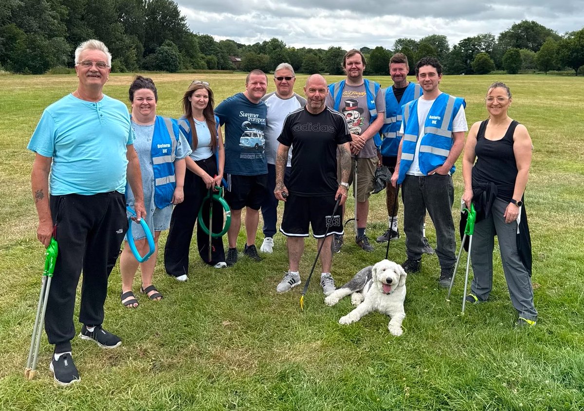 JexParkin's tweet photo. Reform UK Birmingham’s team in Northfield, playing their part in keeping our city clean. @GeorgeH72711709, Cllr Guttridge, Cllr Freeman, Cllr Smith, Cllr Waddingham, Cllr Marston and a great set of volunteers. #CleaningUpBritain https://t.co/ks6U43De5e