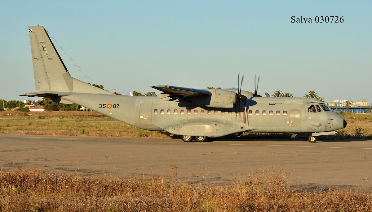 05derecha's tweet photo. Foto del segundo CASA #C295M del #Ala35 que nos visitó ayer por la tarde y del "Garza" del #721Escuadrón que a mediodía estuvo realizando una sesión de aproximaciones instrumentales a la #BASanJavier #AcademiaGeneraldelAire. @EjercitoAire.
@SpottersMurcia https://t.co/ciLACRqFmB