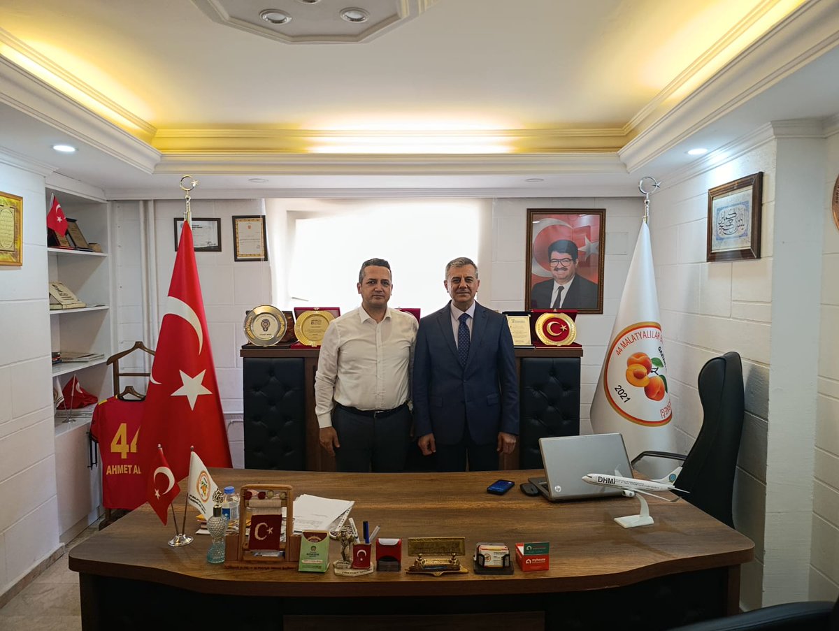 ahmetalkisakiad's tweet photo. Gaziantep Bölge İdaresi Mahkemesi Başkanı Mehmet Metin Kahraman Yeni  görevlerine atanmaları dolayısıyla veda ziyaretinde Bulundular , kendilerini tebrik ediyoruz ,  Gaziantep'imize bugüne kadar sundukları kıymetli hizmetler için teşekkür eder saygılar sunarız...

Nazik ziyaretleri ve samimi sohbetleri için Şahsına teşekkür eder , yeni görev yerlerinde üstün başarılar diliyoruz. Allah yollarını ve bahtlarını açık eylesin. İyiki Varsınız Değerli Dostlarım...