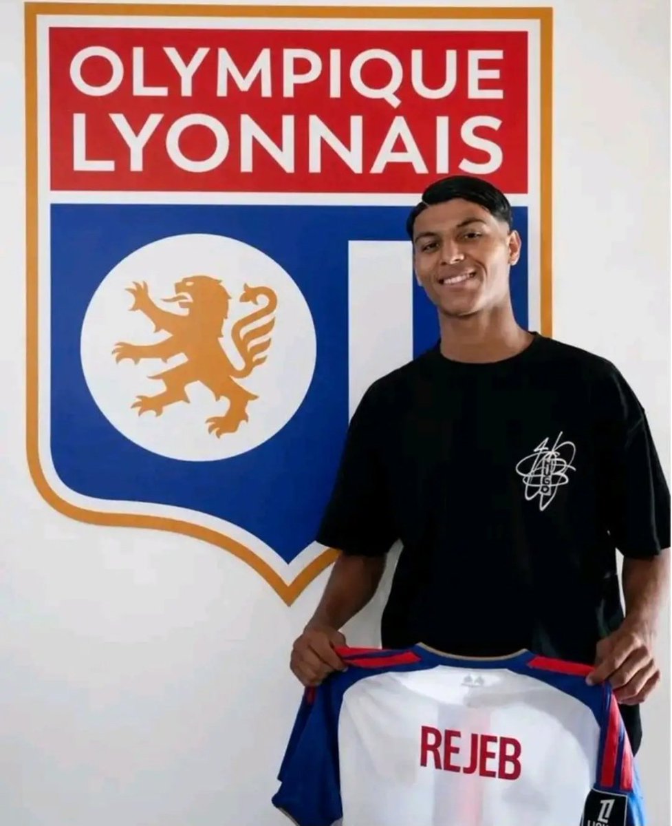 Lugdunews_'s tweet photo. L'OL recrute Jibril Rejeb, latéral droit international U20 tunisien de 19 ans, en provenance de l’AS Saint-Priest ! 🆕

Il débutera d'abord avec la réserve pour découvrir le niveau senior. 👀

ℹ️ via @oetl https://t.co/id1vxxJpYk