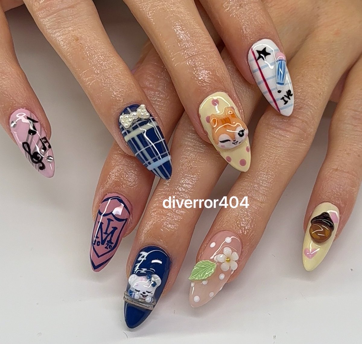 poppy_dive's tweet photo. MINIVE IVE NAIL ネイル💅

友達がMINIVEコンセプトでネイルをしてくれました！明日秋ちゃんにネイルを見せるね ☺️☺️☺️☺️ https://t.co/Hxm9R7LW3g