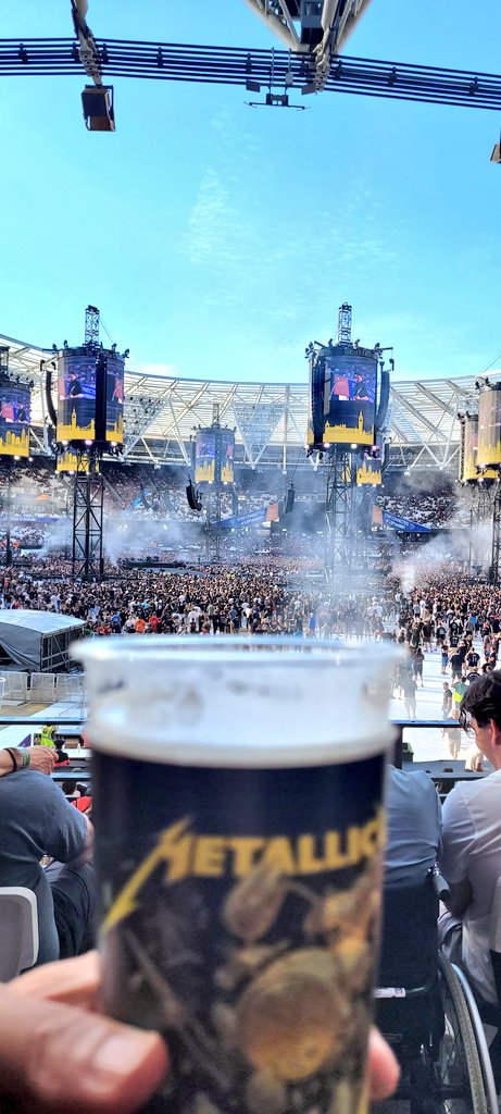 itsdtox's tweet photo. Metallica yesterday. With Gojira and Knocked Loose. Very good shit. 🤙 https://t.co/eTHms0Ft2L