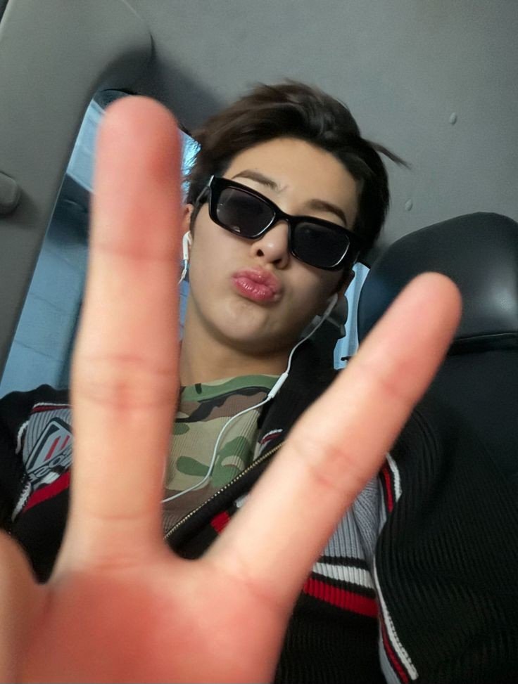 compover's tweet photo. @TamagoPost ㅤ⠀⠀⠀
Radiv M.,2009
Anak tunggal (?) pewaris perusahaan. Hari libur maupun nggak tetap sibuk les dan latihan.

Hari libur kalian biasanya ngapain?
ㅤ⠀⠀⠀ https://t.co/Q6EKN2kHg5