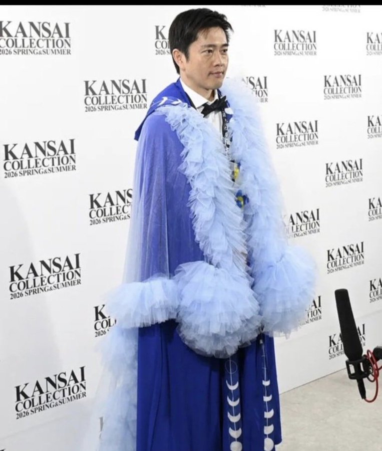 tadanokansatsu's tweet photo. @cobta 未払い問題や不祥事から逃げ回りファッションショーに出てドヤ顔してた大阪府知事にそっくりですね、サナエ。
共通点は自己愛が強すぎるウソつき二枚舌の詐欺師。 https://t.co/U8yfEIb2Fq