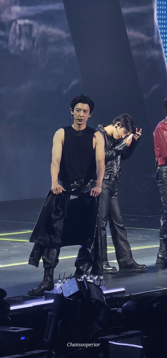 oshcuddles's tweet photo. HAIR UP TODAY CHANYEOL PLEASE HAIR UP AGAIN FOR DAY 2!!!!!! 😭🥹 https://t.co/xpcczW8d2c
