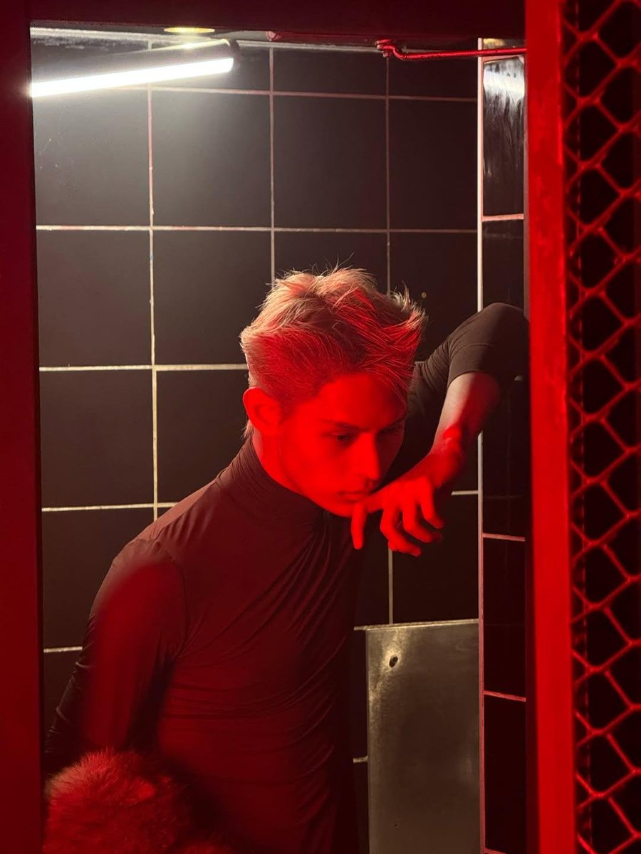 lani_ahn's tweet photo. @GQKOREA @YSL @cortis_bighit Saint Laurent provides the luxury, and James brings the soul to every single look.
JAMES ASCENDS IN YSL GAZE

#JAMESxSaintLaurent  #SaintLaurentSS27
@YSL https://t.co/ZtkmW8JxN0
