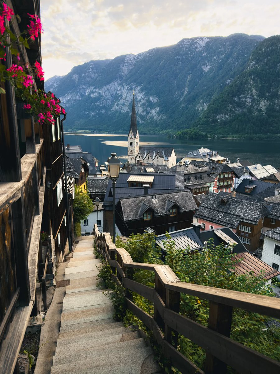 worldclick56's tweet photo. Hallstate, Austria 🇦🇹 https://t.co/cXtKCu4SOo