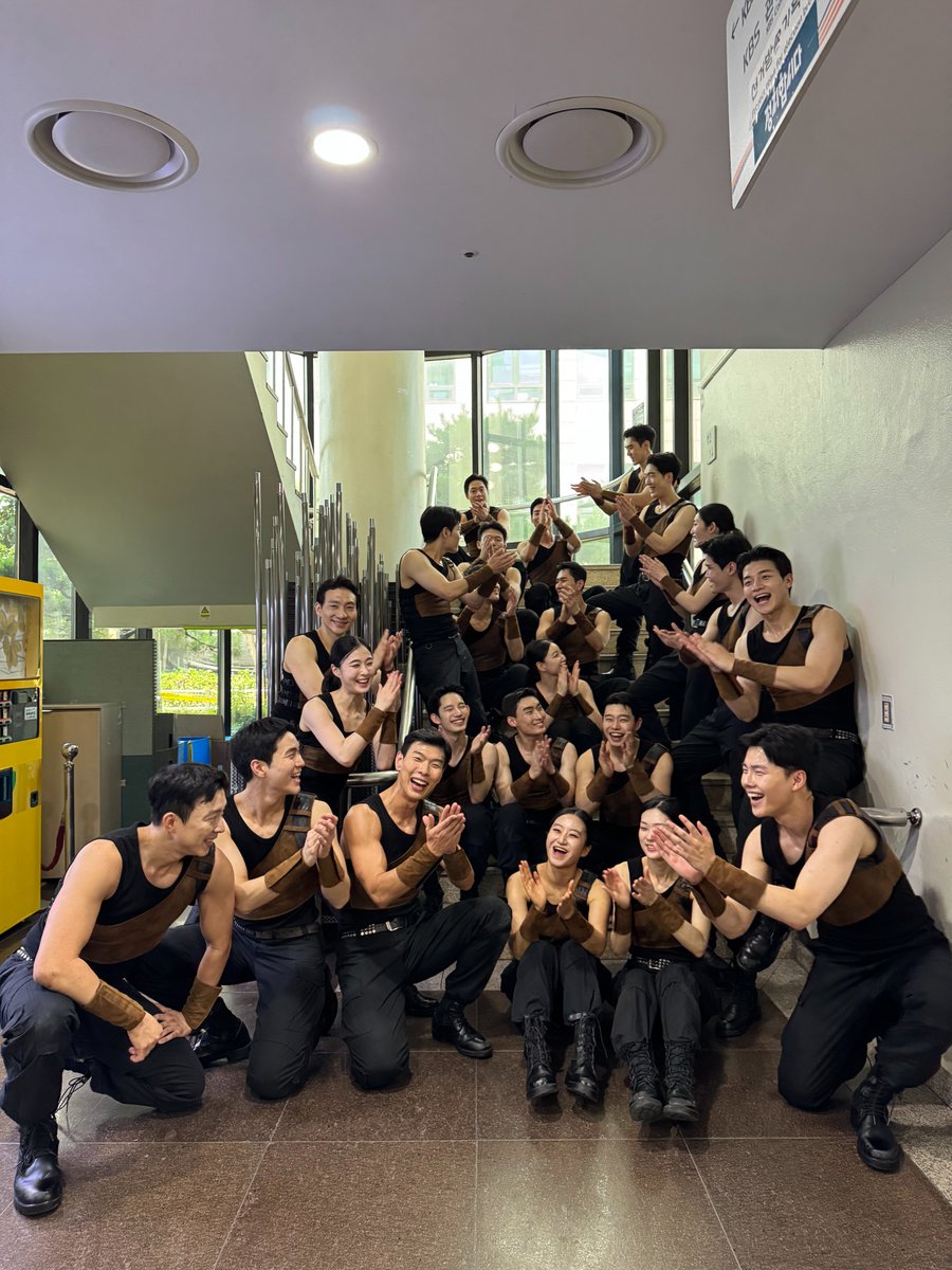 musical_thedays's tweet photo. 𝟐𝟎𝟐𝟔 𝐌𝐔𝐒𝐈𝐂𝐀𝐋 𝐓𝐇𝐄 𝐃𝐀𝐘𝐒

불후의 명곡으로 데뷔한 신인 아이돌
[근날들] 인사드립니다

#뮤지컬 #그날들
2026.06.09 ~ 08.23
디큐브 링크아트센터 https://t.co/EFleNU2Dzu