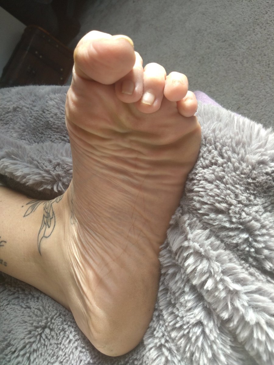 MisslunaWildfee's tweet photo. Na wollt ihr Details?! 🥰💋
@rt_feet @modelssecret_ https://t.co/k8dPObcQRv