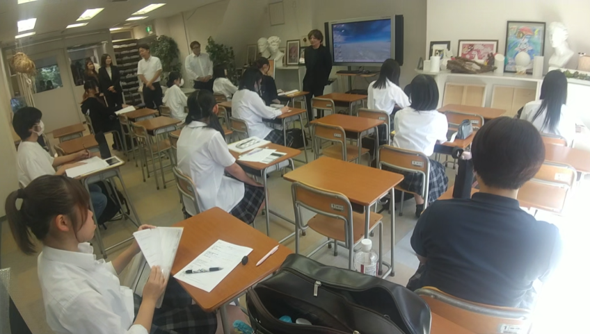 aoi_school's tweet photo. 令和の虎で「マネー成立」を勝ち取った虎が、葵高等学院に来校！
忠田代表様をはじめ、起業家・政治家として第一線で活躍する皆様による職業講話。社会で求められる人材になるために、今から何を意識すべきか。生徒の卒業後につながる貴重なメッセージをいただきました。#葵高等学院 #新潟通信制高校 https://t.co/qiGWWyy82y