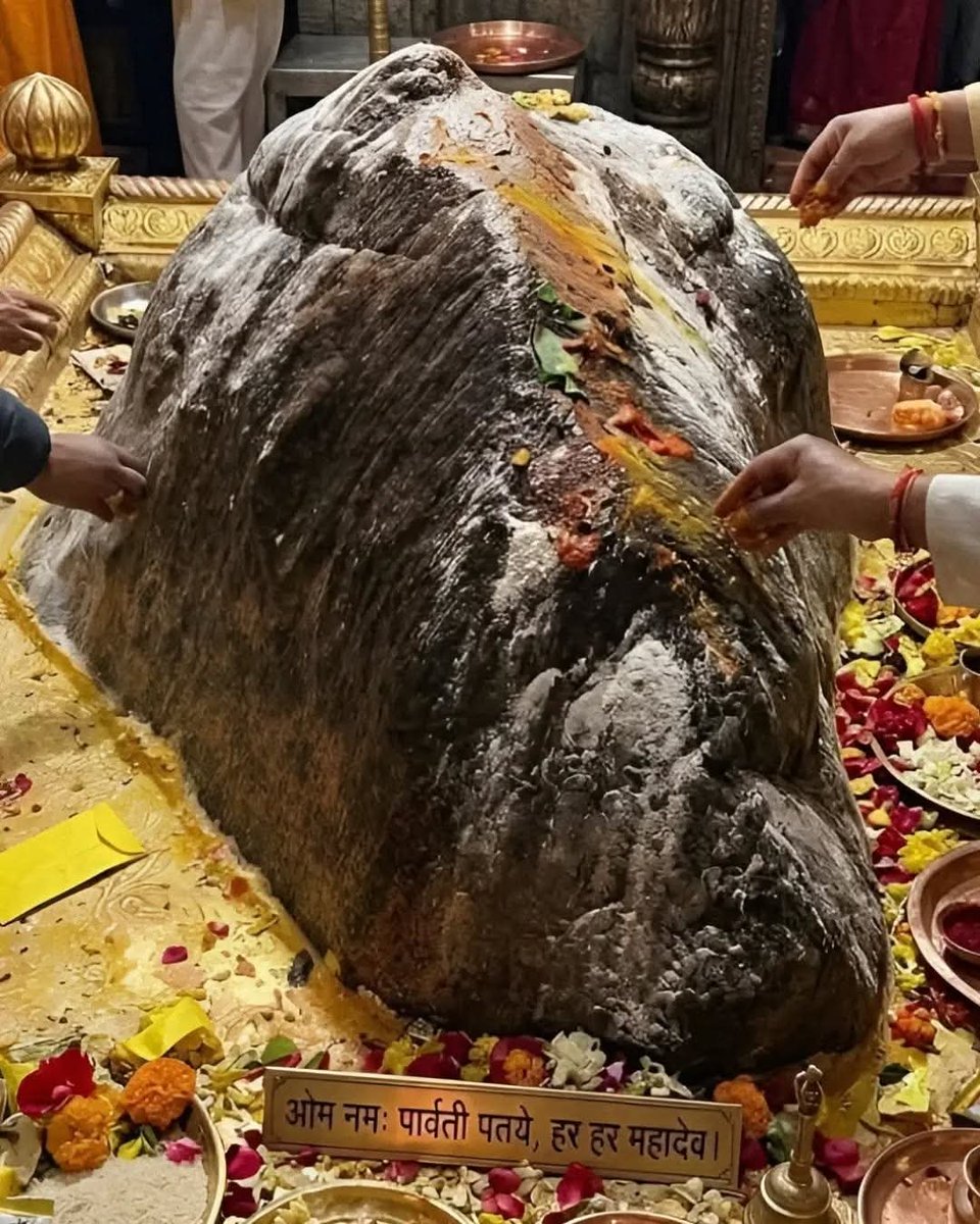 AadityaPand's tweet photo. जय केदार उदार शंकर, मन घोर दुःख हरम्,
गौरी गणपति स्कंद नंदी, श्री केदार नमाम्यहम्।
शैल सुंदर अति हिमालय, शुभ मंदिर सुंदरम्,
निकट मंदाकिनी-सरस्वती, जय केदार नमाम्यहम्। 
जय केदारेश्वर महादेव जी शम्भु 🙏 
ॐ नमः शिवाय 🙏 https://t.co/tTw1eGWZFL