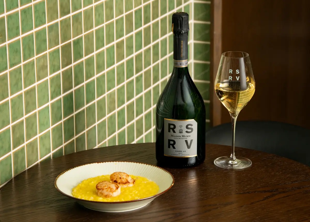 eclat_magazine's tweet photo. 店で、自宅で。この夏大切な人と楽しみたい至高のシャンパーニュ #PR #Mumm #RSRV
https://t.co/g2ZBC2dhQx https://t.co/2wthvHAu2e