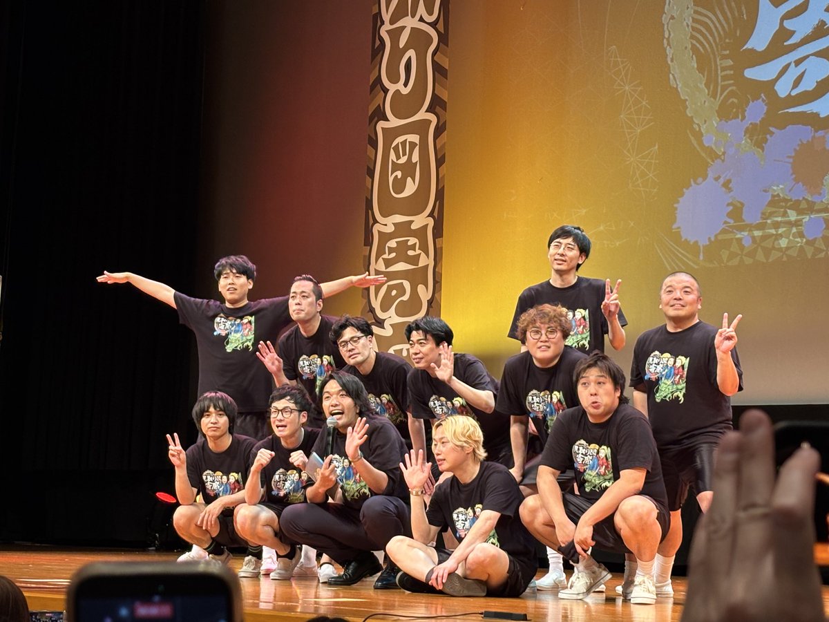___120je's tweet photo. #見取り図寄席
佐々木が宙浮いてる時間が1分ほどあったり調理実習みたいな三角巾みんなでつけてたりおもろ空間さいこうだった〜^ - ^💙💙 https://t.co/HtIxS6tBW9
