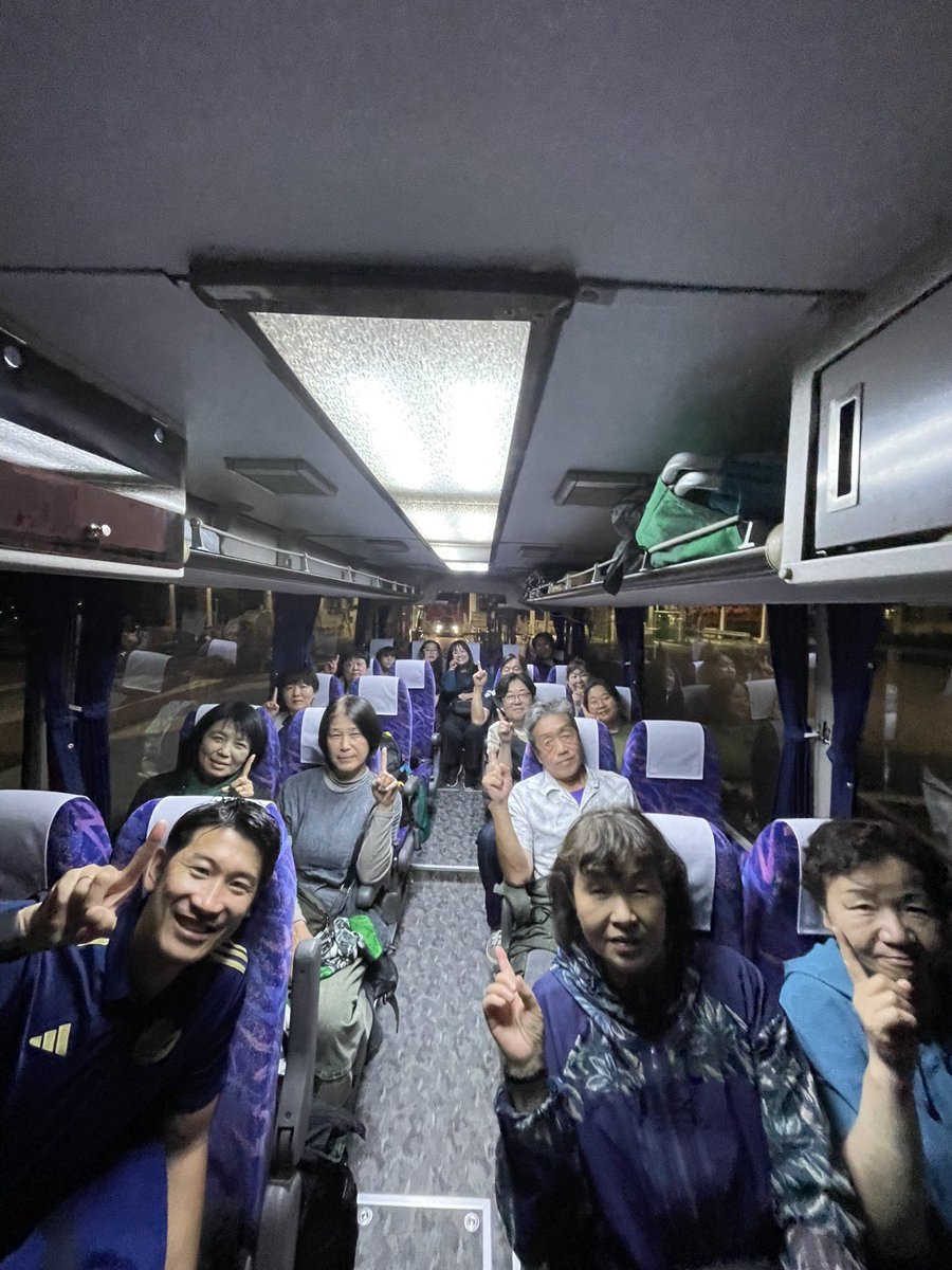 ymmthrk15's tweet photo. 本日のアルピコツアーにご参加いただいた皆さま、ありがとうございました🚌💚

とても楽しい一日になりました😊

またツアーやスタジアムでお会いしましょう！

引き続き、松本山雅への熱い応援をよろしくお願いします🔥

#松本山雅FC #yamaga #アルピコツアー https://t.co/IfwsxM4Tif