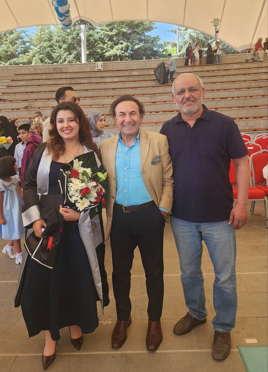 serkandumlu1903's tweet photo. Güzel bir an ve hiç unutulmayacak hatıra...  @sabanaliduzgun 
#ankarailahiyat #mezuniyet https://t.co/wxVcFVhtVY