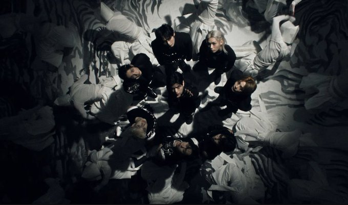 _Kpop_Stats_'s tweet photo. “RUN IT” by #StrayKids rises to #72 (+8) on the Worldwide iTunes Song Chart. https://t.co/9VWwhm7VjA
