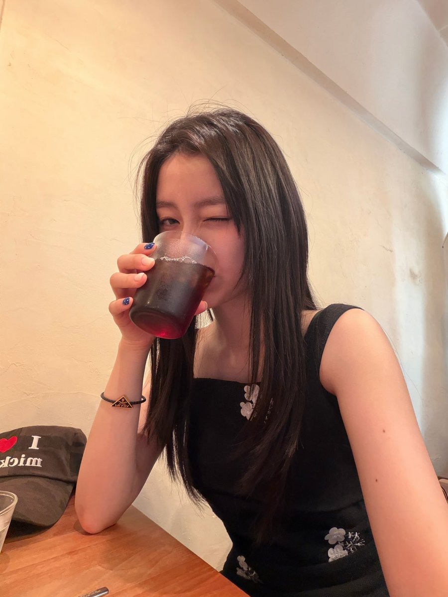 jihu07_'s tweet photo. @pradabeauty @prada 
🍰
커피 n트…😑 https://t.co/44woyN7vIq