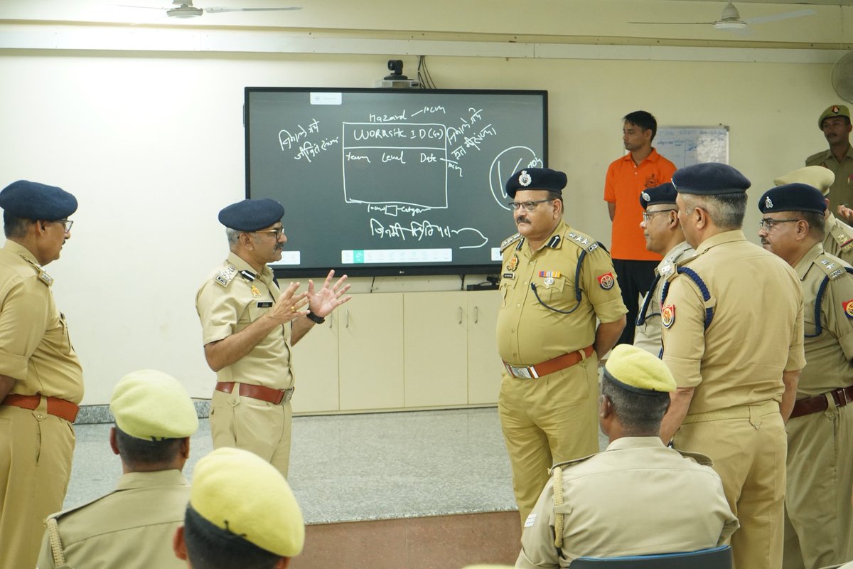 LkwDig49071's tweet photo. आज दिनांक 04/07/2025 को पुलिस उपमहानिरीक्षक, पीएसी, लखनऊ अनुभाग द्वारा राज्य आपदा मोचन बल SDRF का निरीक्षण किया गया।
निरीक्षण के दौरान आपदा प्रबंधन हेतु उपलब्ध संसाधनों,आधुनिक उपकरणों, प्रशिक्षण व्यवस्था,परिचालन तत्परता तथा राहत एवं बचाव कार्यों की क्षमता का गहन अवलोकन किया गया। https://t.co/bcQCjr88GW