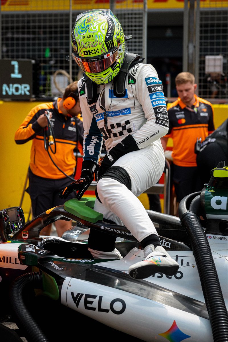McLarenF1's tweet photo. Let’s go 👊

#McLarenF1 | #SparkWhatsNext | #BritishGP 🇬🇧 https://t.co/OXVeGk8lDL