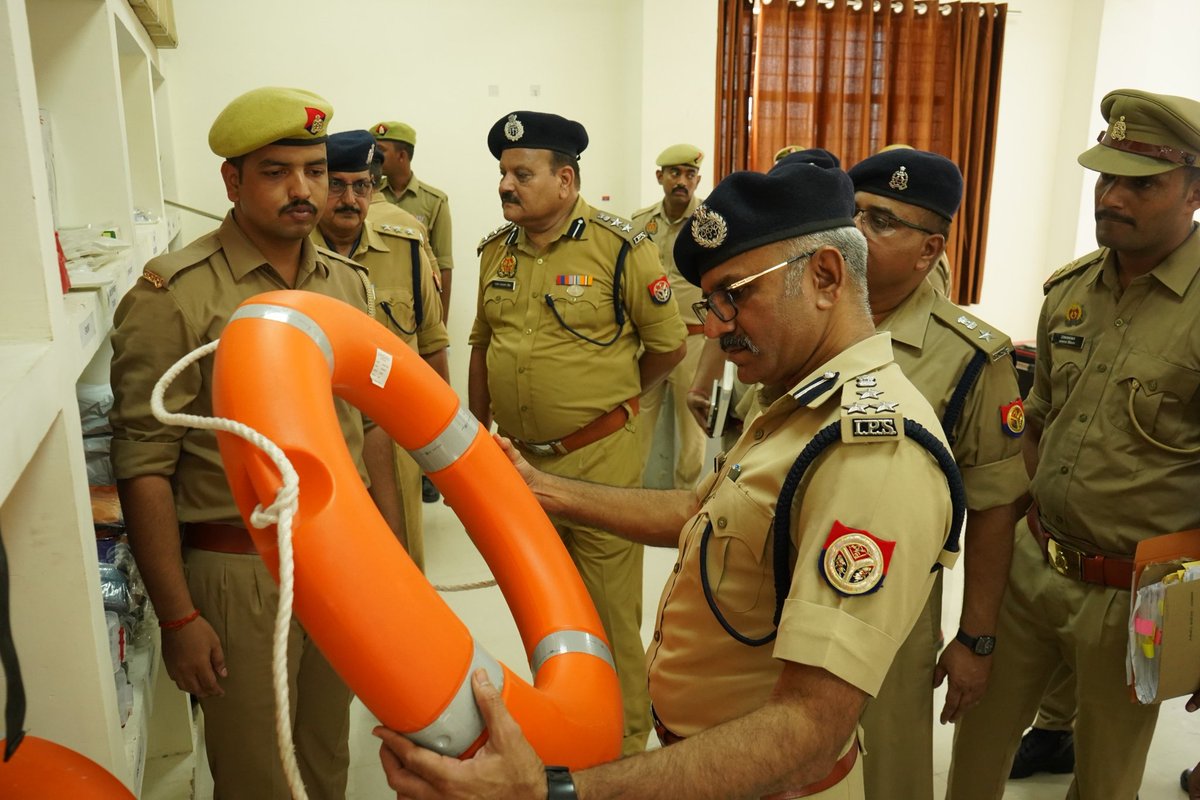 LkwDig49071's tweet photo. आज दिनांक 04/07/2025 को पुलिस उपमहानिरीक्षक, पीएसी, लखनऊ अनुभाग द्वारा राज्य आपदा मोचन बल SDRF का निरीक्षण किया गया।
निरीक्षण के दौरान आपदा प्रबंधन हेतु उपलब्ध संसाधनों,आधुनिक उपकरणों, प्रशिक्षण व्यवस्था,परिचालन तत्परता तथा राहत एवं बचाव कार्यों की क्षमता का गहन अवलोकन किया गया। https://t.co/bcQCjr88GW