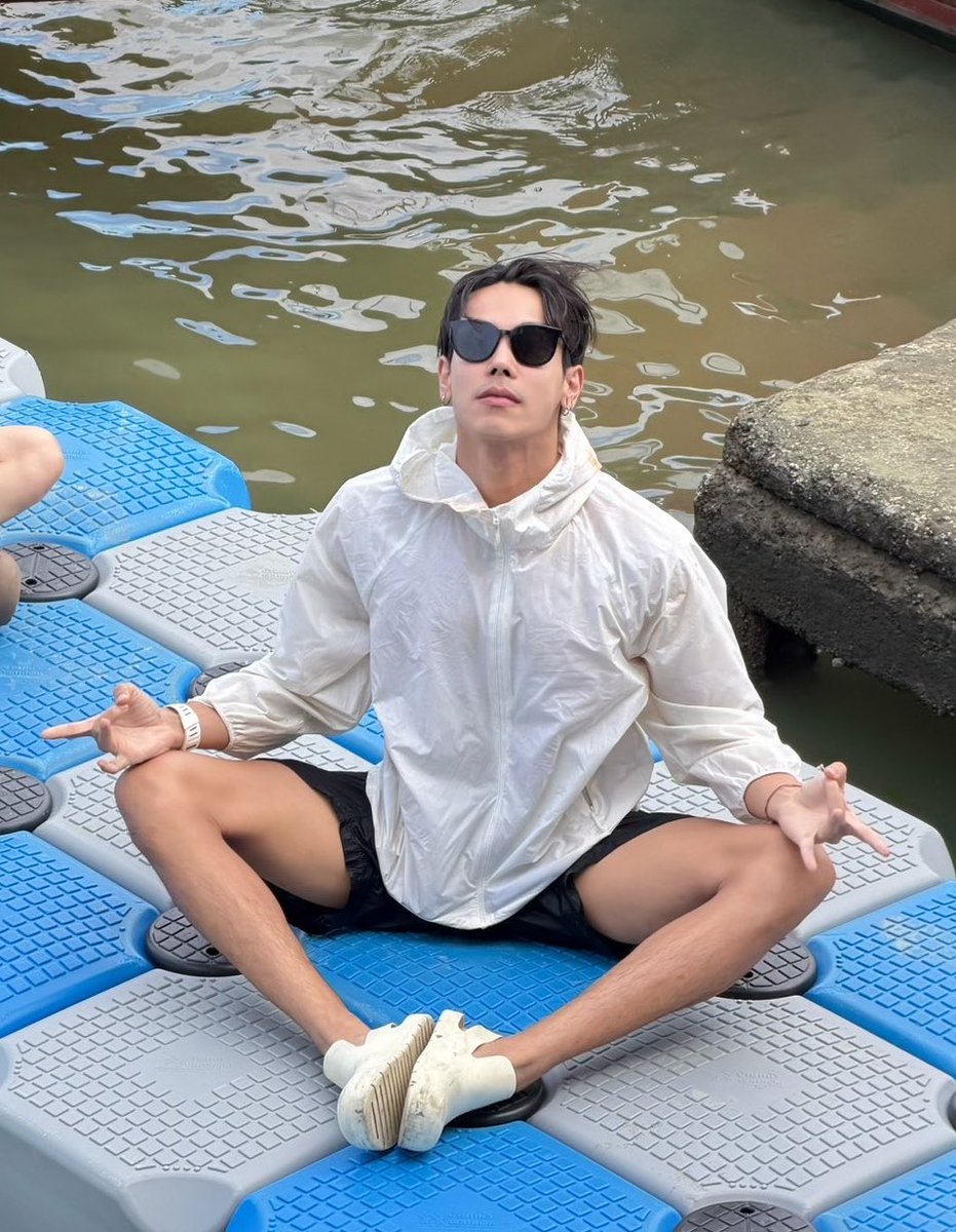14febyr's tweet photo. ‘เมื่อคืนคุณเข้ามาทำอะไรในฝันผม’

‘.....’

‘คุณนั่นแหละ!’

‘ห้ะ’

‘เมื่อคืนเข้าไปทำอะไรในฝันผม’

‘เมื่อคืน? ในฝัน??’

‘ผมขอเตือนเลยนะ!’

‘😠’

‘อย่าคิดว่าตัวเองน่ารักแล้วจะไปเข้าฝันใครก็ได้!’

‘โอ้ย ตาบ้า’ https://t.co/4gV2gQuDgg