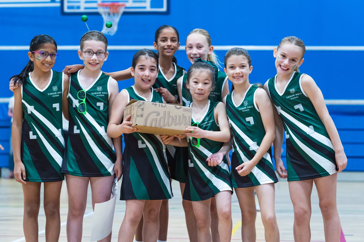 ENGSportsUK1's tweet photo. We're underway in the ENG U9 Netball Cup Nationals and we were treated to some incredible team introductions.๐
Well done to Sarum Hall who were voted as the best team intro and won a Cadburys chocolate box for their effort.๐ซ
#netball #eng #earnednotgiven https://t.co/YTPpY9evtb