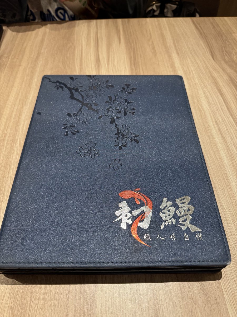 yowa0709's tweet photo. "初鰻"  鰻魚吃起來帶點焦香味和甜味，很適合下飯吃，生魚片軟嫰甘甜和深海大魷魚的烘焙香味都是不錯的小菜。不過鰻肝串吃起來略帶點苦。 https://t.co/A2muHfPwHA