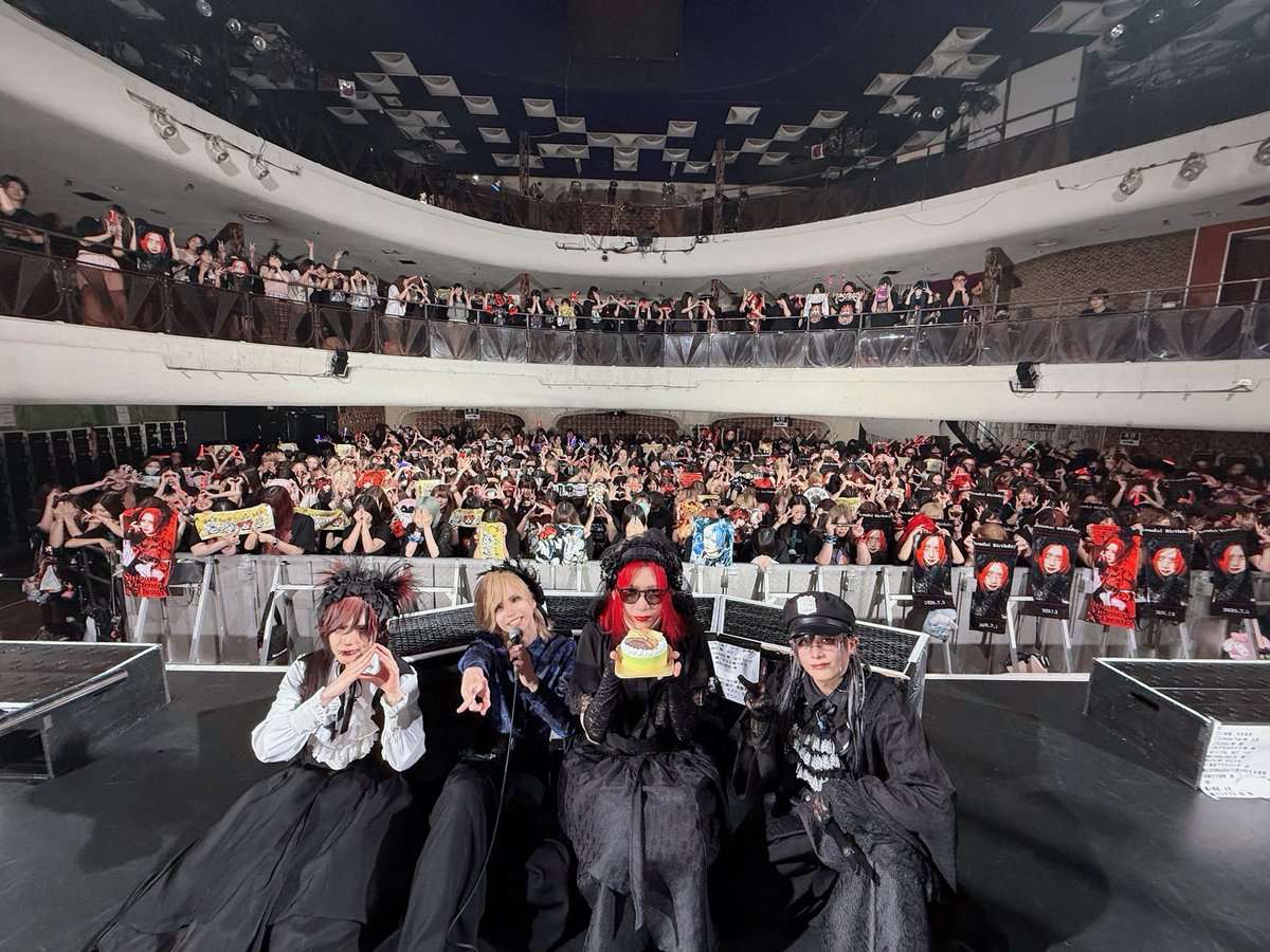 Royz_official's tweet photo. 公大生誕祭お疲れ様でした🐰そしてソールドアウトありがとうございました㊗️🎉本日は公大生誕祭の世界観に合わせた特別な装いをさせていただきました🌹次はいよいよ夏ツアーがスタートします！よろしくお願いします🔥🔥🔥🔥

 【本日の公大生誕祭衣装】
昴（Moi-même-Moitié）
杙凪（Moi-même-Moitié）
公大（MIHO MATSUDA）
智也（Moi-même-Moitié）

#Royz 
#公大生誕祭2026
