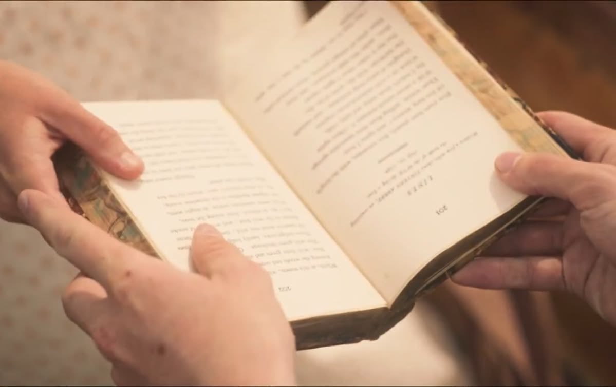 rosenylunds's tweet photo. Some ‘The Other Bennet Sister’ scenes involving hands to help make your Saturday better https://t.co/XnnOnDElly