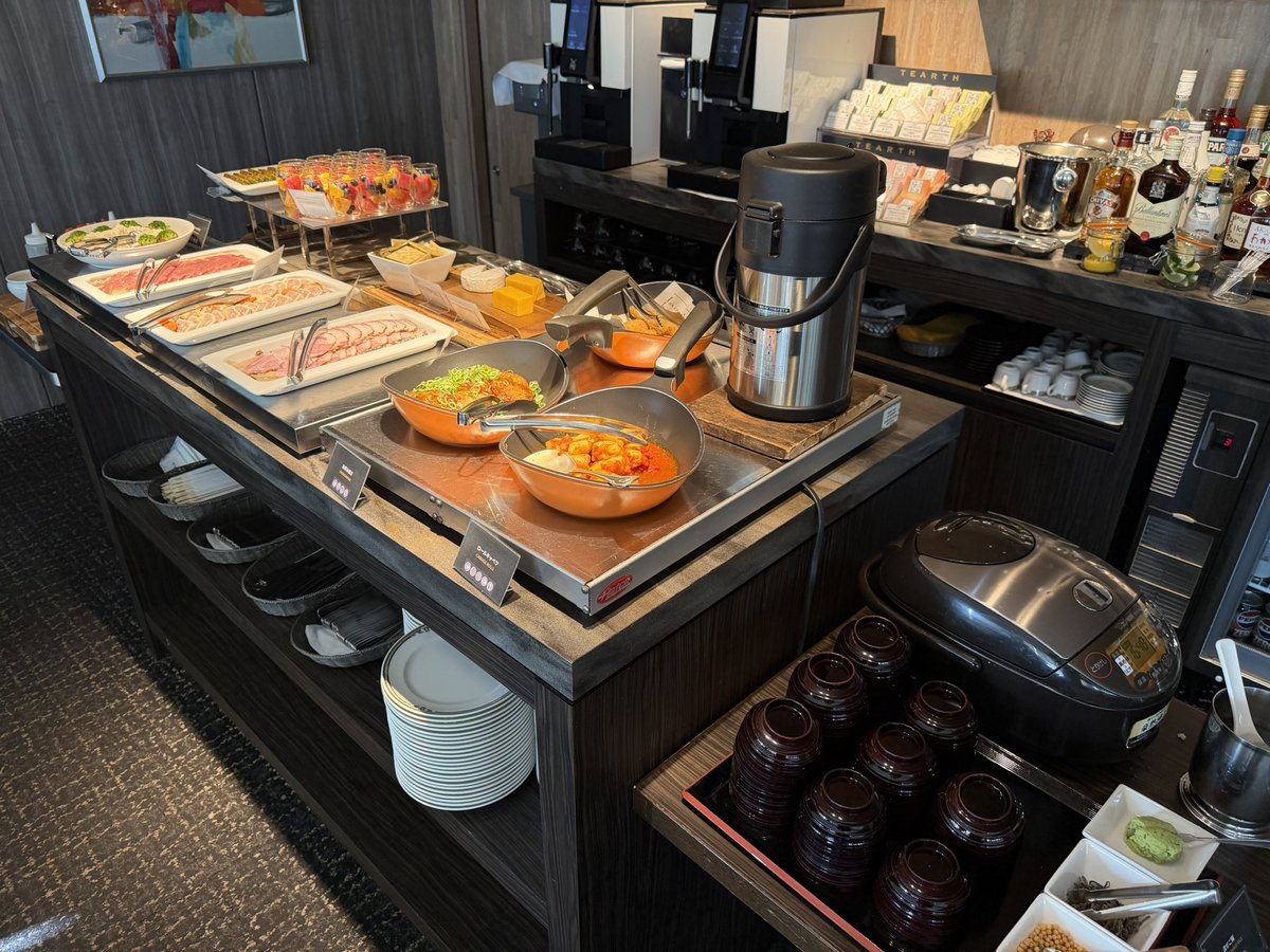 MarriottFor's tweet photo. コートヤード新大阪　エグゼクティブラウンジ！
子連れ制限なし・フードが割とあるラウンジ🍽️
ティータイム:デニッシュ各種とドライフルーツなど
イブニングスナック:サラダ、お好み焼き、混ぜご飯など
イブニングスナックは少し混んでましたが、全体的に空いていたのが印象的
TEARTHめちゃ種類豊富！ https://t.co/A4BPS2bKpp