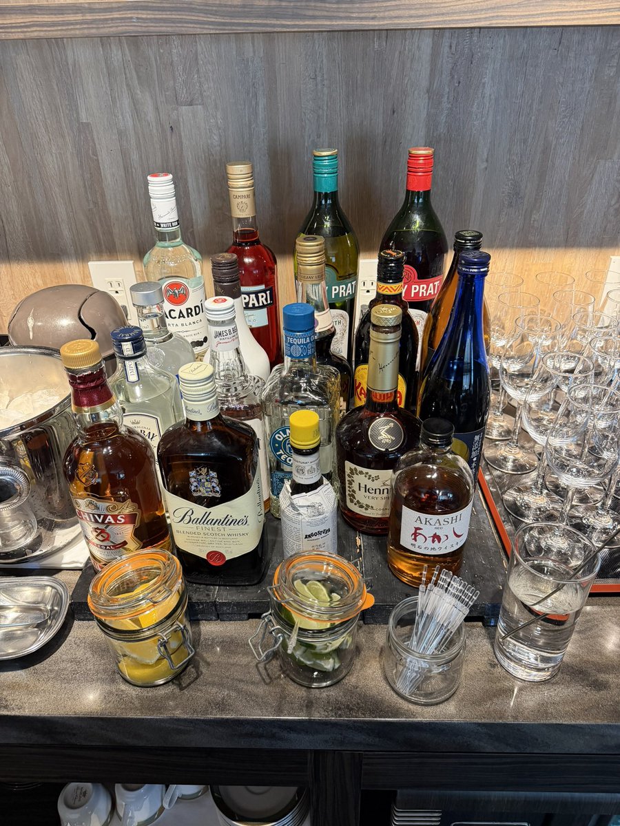 MarriottFor's tweet photo. コートヤード新大阪　エグゼクティブラウンジ！
子連れ制限なし・フードが割とあるラウンジ🍽️
ティータイム:デニッシュ各種とドライフルーツなど
イブニングスナック:サラダ、お好み焼き、混ぜご飯など
イブニングスナックは少し混んでましたが、全体的に空いていたのが印象的
TEARTHめちゃ種類豊富！ https://t.co/A4BPS2bKpp
