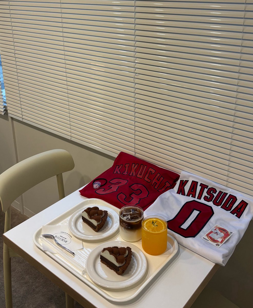 01860c's tweet photo. 中止言うの遅いねん…
カフェ行ったけどグッズ持って無さすぎてユニフォームでとった(ᴖ ̫ᴖ  )♪ https://t.co/CRsxugScfB