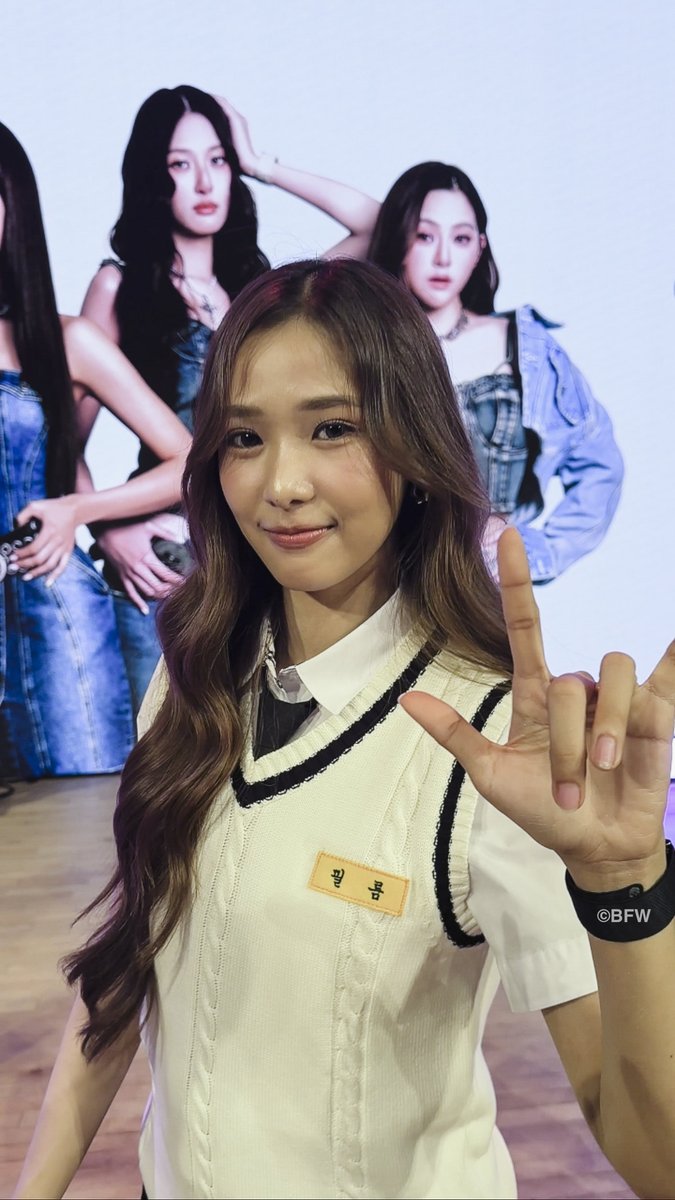BuyerForWorld's tweet photo. 🤟🤟🤟

FINALLY NAMTANFILM IN SEOUL  
#GirlRulesFMinSeoul #filmracha https://t.co/mR8aaYsmKT