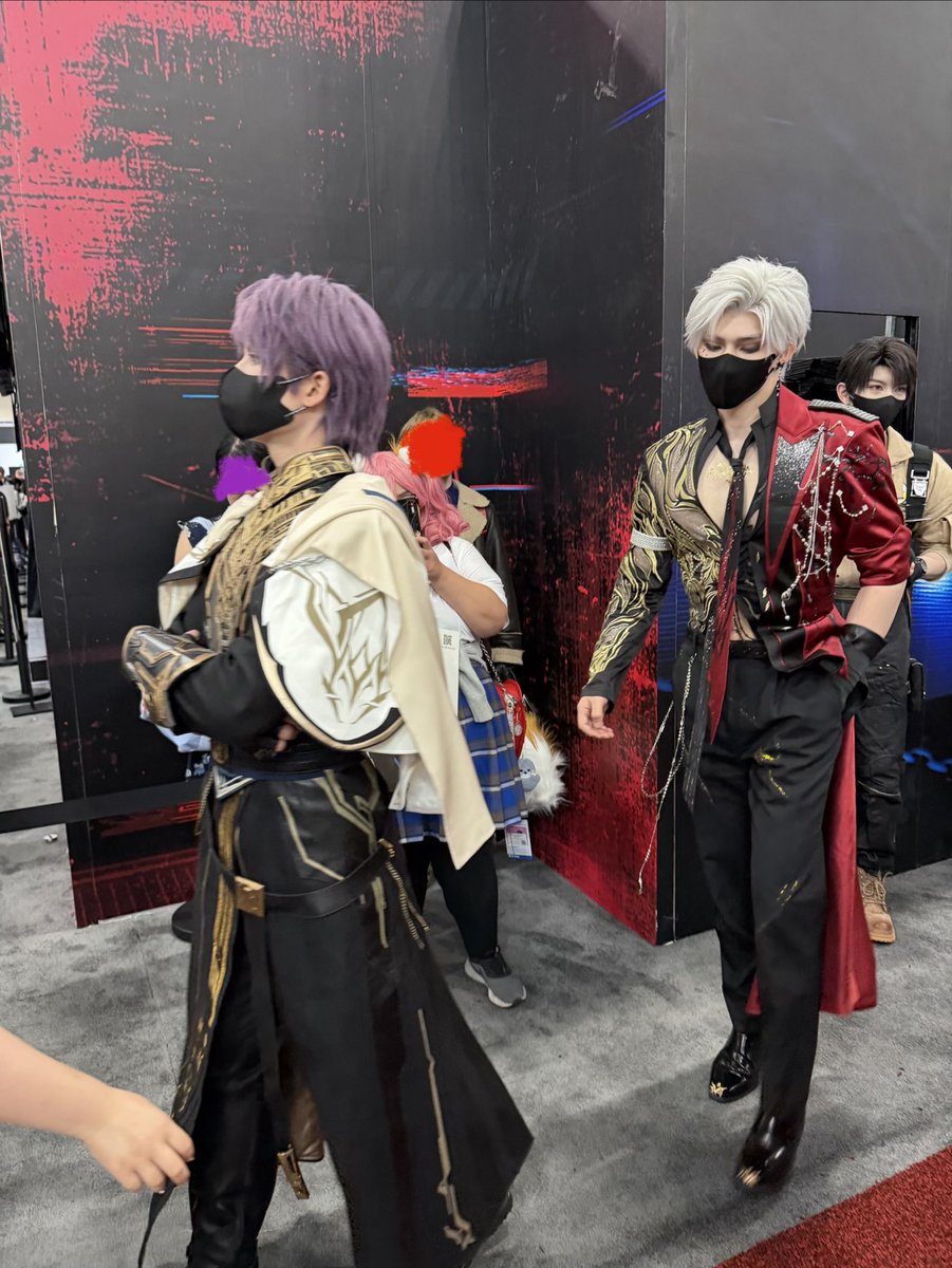 dokiChokeMe's tweet photo. I’m a guy, but for all the LADS girlies out there I totally get where yall are coming from. I can’t believe I got so lucky to see them walking out AND walking back at AX day 2. #loveanddeepspace #LADS #AX2026 #rafayel #sylus #caleb #zayne https://t.co/nWdlLmrSSa
