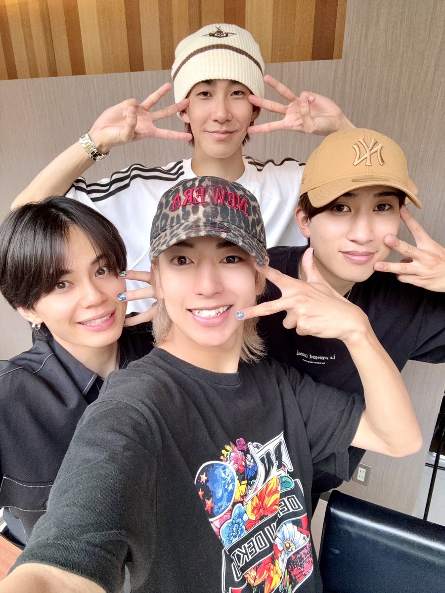 RapiNz_official's tweet photo. 𝗥𝗮𝗽𝗶𝗡𝘇｜𝗜𝗡𝗙𝗢 🌏🕊️

2026.07.07
1st Single
『ハイレート・ディーラー』

リリースまであと3日！⏳

━━━━━━━━━━━━━━
2026.07.07 Tue.
#アスナル金山 より
リリースイベントSTART！🎋

▼ リリースイベント特設ページ
🔗https://t.co/nVWCrDkFkG
━━━━━━━━━━━━━━

#RapiNz 🌏🕊️
#ラピンズ #ハイレートディーラー
#RapiNz_ハイレートディーラー