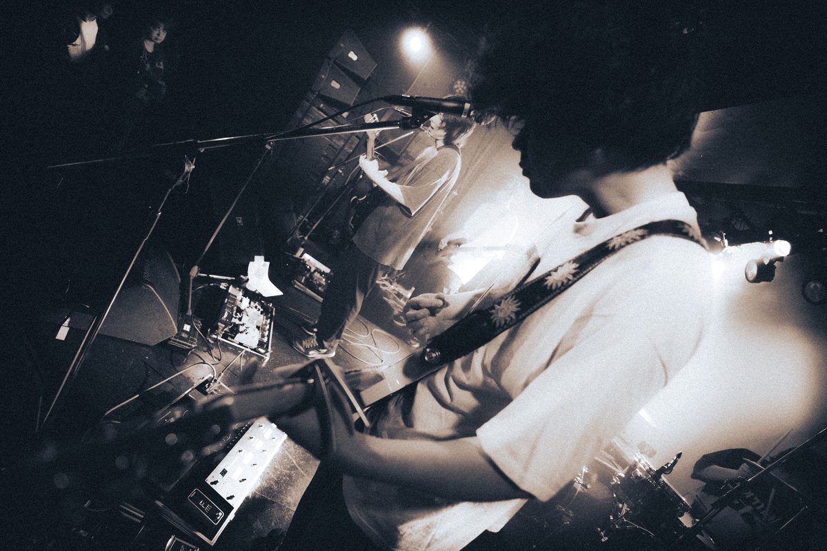 toyjoy_band's tweet photo. // Live Photo //

2026.6.26(fri) 下北沢ERA
ToyJoy pre. "Sousei II"

Photo by @shinmachida1999 https://t.co/j9rYw5w9DX