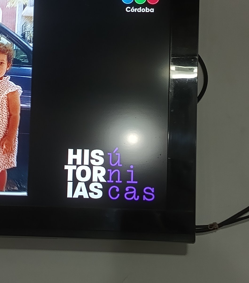 cress_cent's tweet photo. el equipo: vamos a cambiar la tipografía así la gente lo lee bien
yo: hisú torni iascas https://t.co/EuAwLZVsGA