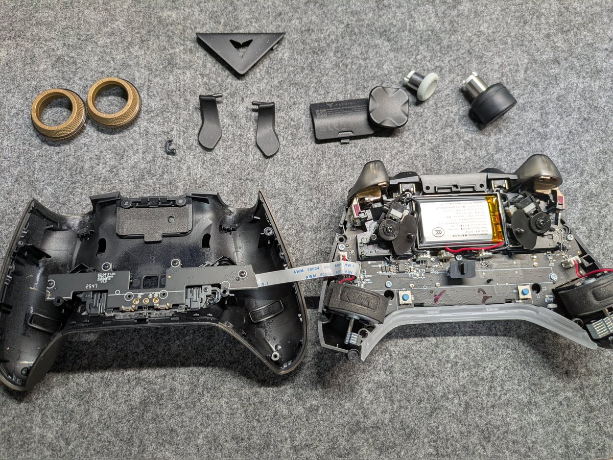 monchan348's tweet photo. FLYDIGI VADER5PROを購入して約半年。スティックテンションを変えられるからお気に入りのこのシリーズ。
背面ボタンM3M4ボタンが反応しないので中見確認。両方割れてますね。
FPSゲームをやる上で使用頻度の高いボタ割り当てはやめたほうがよきか🤔 https://t.co/6TUdcRQQ1W