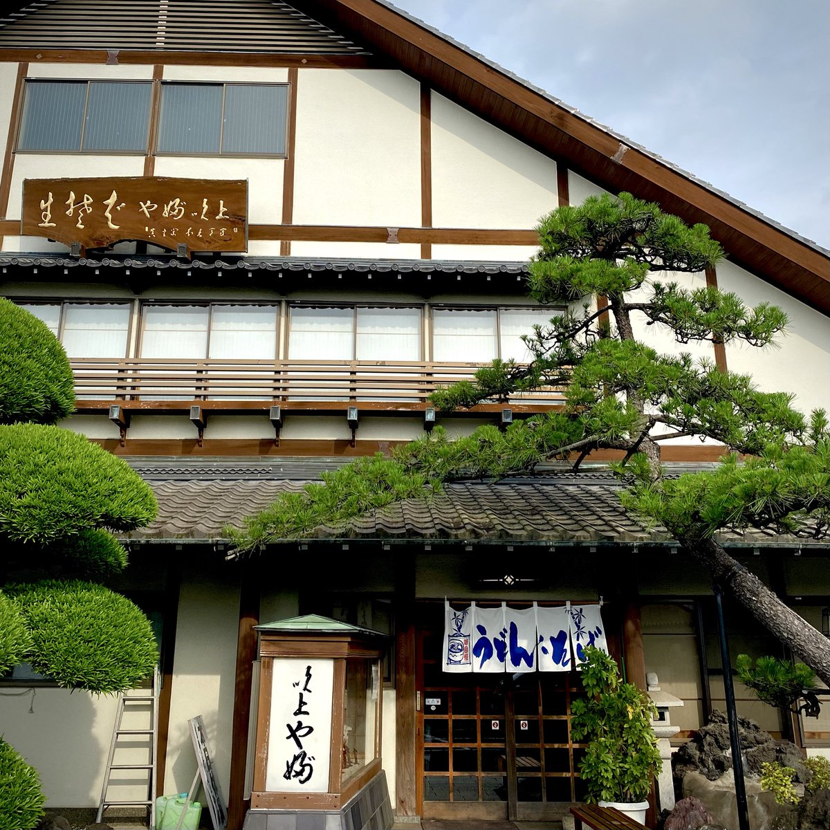 FATBOYS_TYPEONE's tweet photo. 吹上のやぶ
かつ丼と冷きつねうどんセット　1,400円

どうしても口がうどんになったので😅
通りすがりに寄り道💕

心の欲するままにうどんとカツどん🥰
涼感さっぱりのうどんに肉厚のカツ❣️
我が選択に悔いなし☝️

満腹満足🈵
ごちそうさまでした♪ https://t.co/fnGzGBV8ya