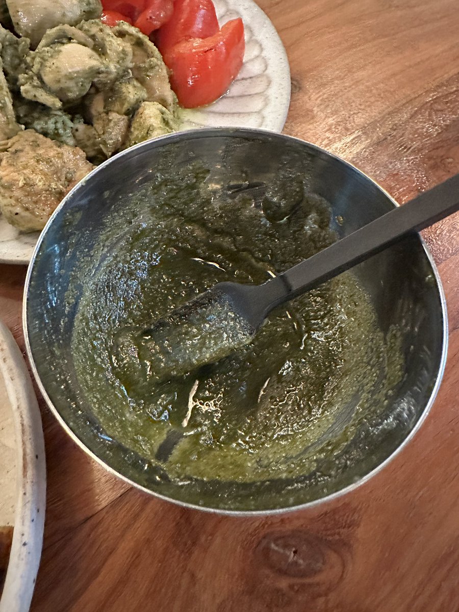 mune1021's tweet photo. 今日は料理したい気分なのか。。。

自家製バジルソースでチキンソテー。

ベーコンと枝豆の米粉パン🍞

美味いけど、、作りすぎた🤣 https://t.co/TZkLhh73gx