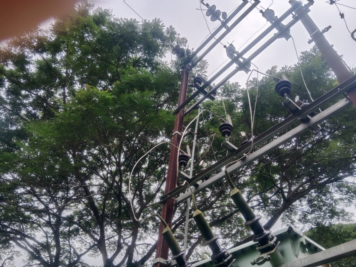 Muna_Offcial's tweet photo. @TPCentralOdisha @KVSinghDeo1 @CollectorJspur 
This is to bring to your notice that tree branches are in direct contact with, or dangerously close to, the incoming 11 kV overhead line and the distribution transformer at the above location.  incomer fuse has burn near DTr. https://t.co/GdAjkIWHQd