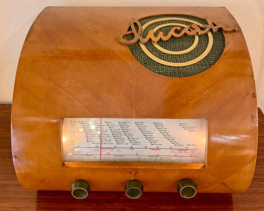 ducatiforza's tweet photo. Estamos de celebración!
100 años de pasión DUCATISTA. De fabricar radios, pasando por el Cucciolo, hasta lo que es hoy esta dominante marca. 100 años de amor, trabajo y mucha ingeniería. Felicidades DUCATISTAS! No lo veremos,pero que sean 100 años más!

 #ForzaDucati 🟩🟩⬜️⬜️🟥🟥 https://t.co/udx8axekmL