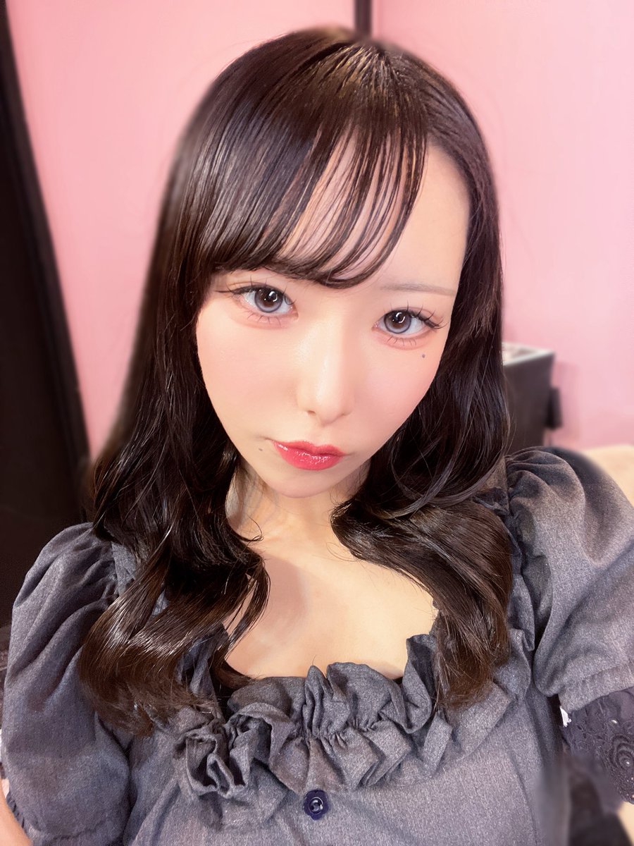 bell_ikiss's tweet photo. 아쉬워 벌써 12시🖤 https://t.co/BRgj7dJSn2