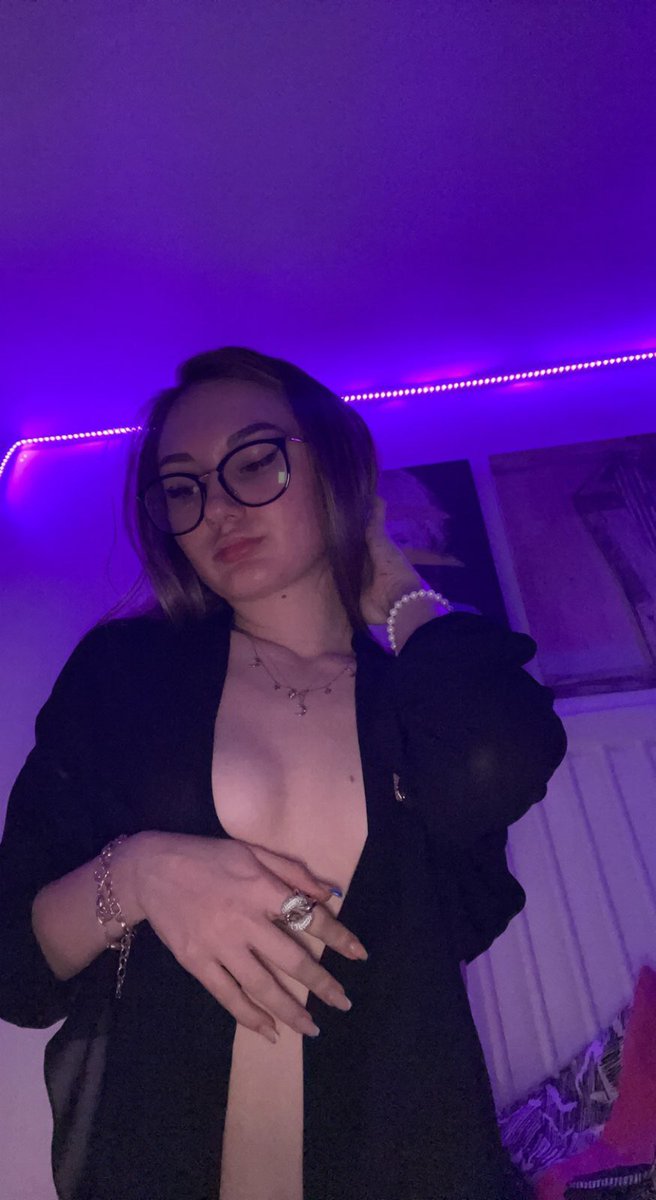 Pretty Slut Bitch ๐๐
tweet media