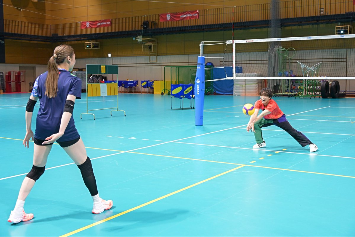 TBSvolleyboo's tweet photo. いよいよ今夜&明日のS☆1にて👏👏

応援サポーター #原嘉孝 さんが
バレーボール🇯🇵日本代表選手たちを徹底取材🎤

女子日本代表選手と原さんによる
スペシャルマッチではスーパープレー連発⁉️
（原さんバレーめちゃくちゃ上手🤤🎽）

超貴重オフトーク☺️💚💛
#石川祐希 キャプテン
#髙橋藍 選手 #西田有志 選手
応援サポーター 原嘉孝 さんの
しゃぶしゃぶ座談会の様子をお届け🍖
ここでしか見られないワチャワチャ感🤤🫶

是非ご覧下さい👐