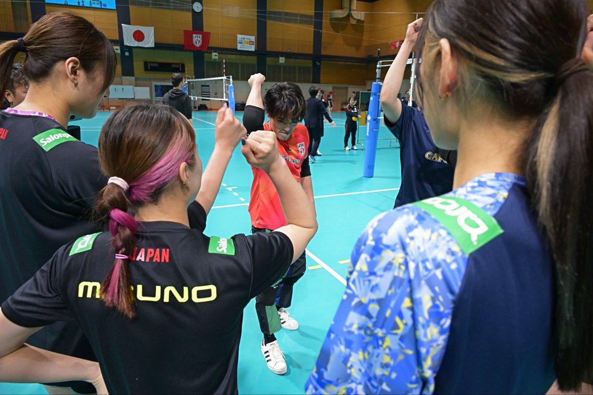 TBSvolleyboo's tweet photo. いよいよ今夜&明日のS☆1にて👏👏

応援サポーター #原嘉孝 さんが
バレーボール🇯🇵日本代表選手たちを徹底取材🎤

女子日本代表選手と原さんによる
スペシャルマッチではスーパープレー連発⁉️
（原さんバレーめちゃくちゃ上手🤤🎽）

超貴重オフトーク☺️💚💛
#石川祐希 キャプテン
#髙橋藍 選手 #西田有志 選手
応援サポーター 原嘉孝 さんの
しゃぶしゃぶ座談会の様子をお届け🍖
ここでしか見られないワチャワチャ感🤤🫶

是非ご覧下さい👐