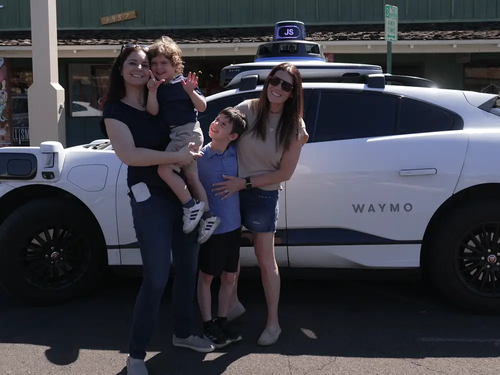 Financial_Guy's tweet photo. Joanna Stern, a tech writer, committed to using AI extensively for a year. Her sons played with AI toys and a robot dog, but also learned to spot AI-generated content. She limits her kids' iPad time and doesn't let them interact wit https://t.co/fVfR9WzCGH https://t.co/GpSWxhvmv0